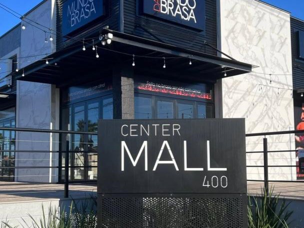 Totem de identificação do Center Mall